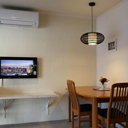 Papakura Motor Lodge & Motel Экстерьер фото
