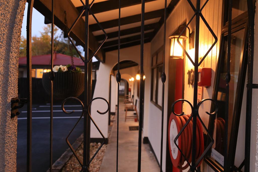 Papakura Motor Lodge & Motel Экстерьер фото