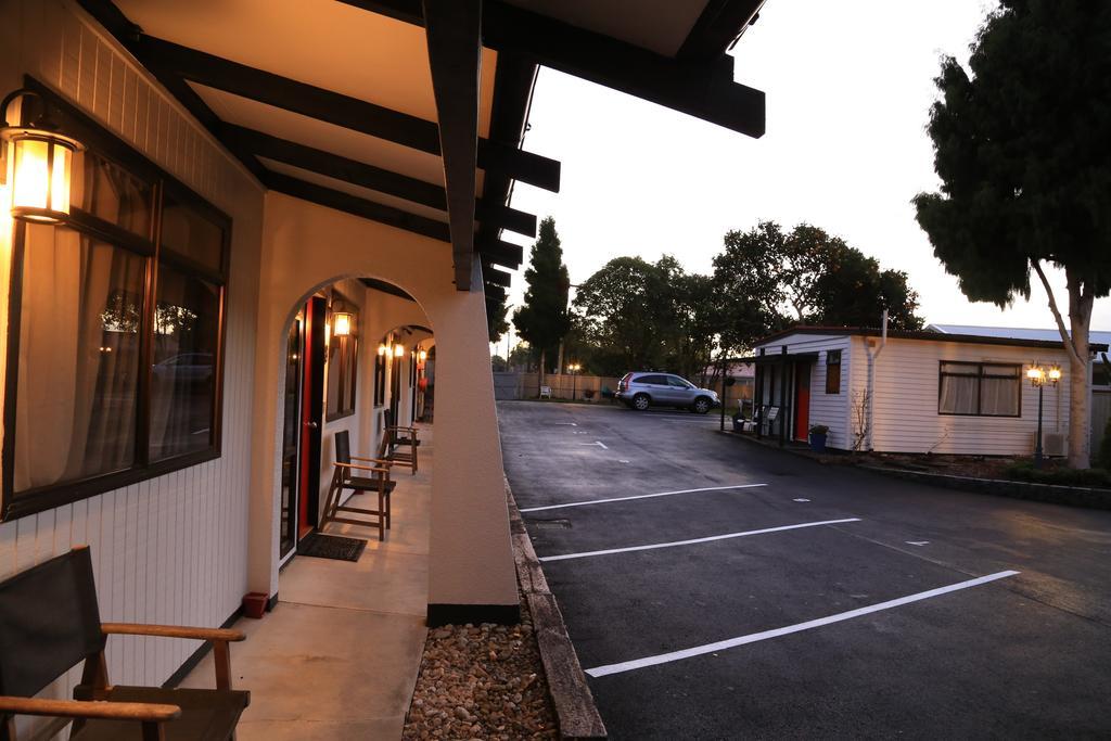 Papakura Motor Lodge & Motel Экстерьер фото