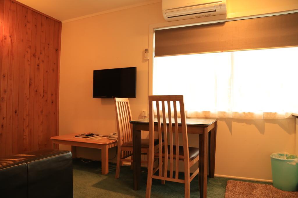 Papakura Motor Lodge & Motel Экстерьер фото