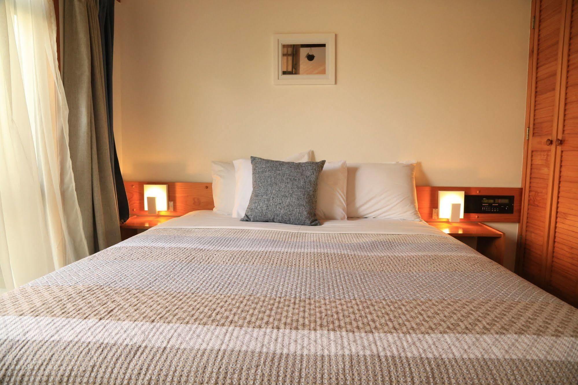 Papakura Motor Lodge & Motel Экстерьер фото