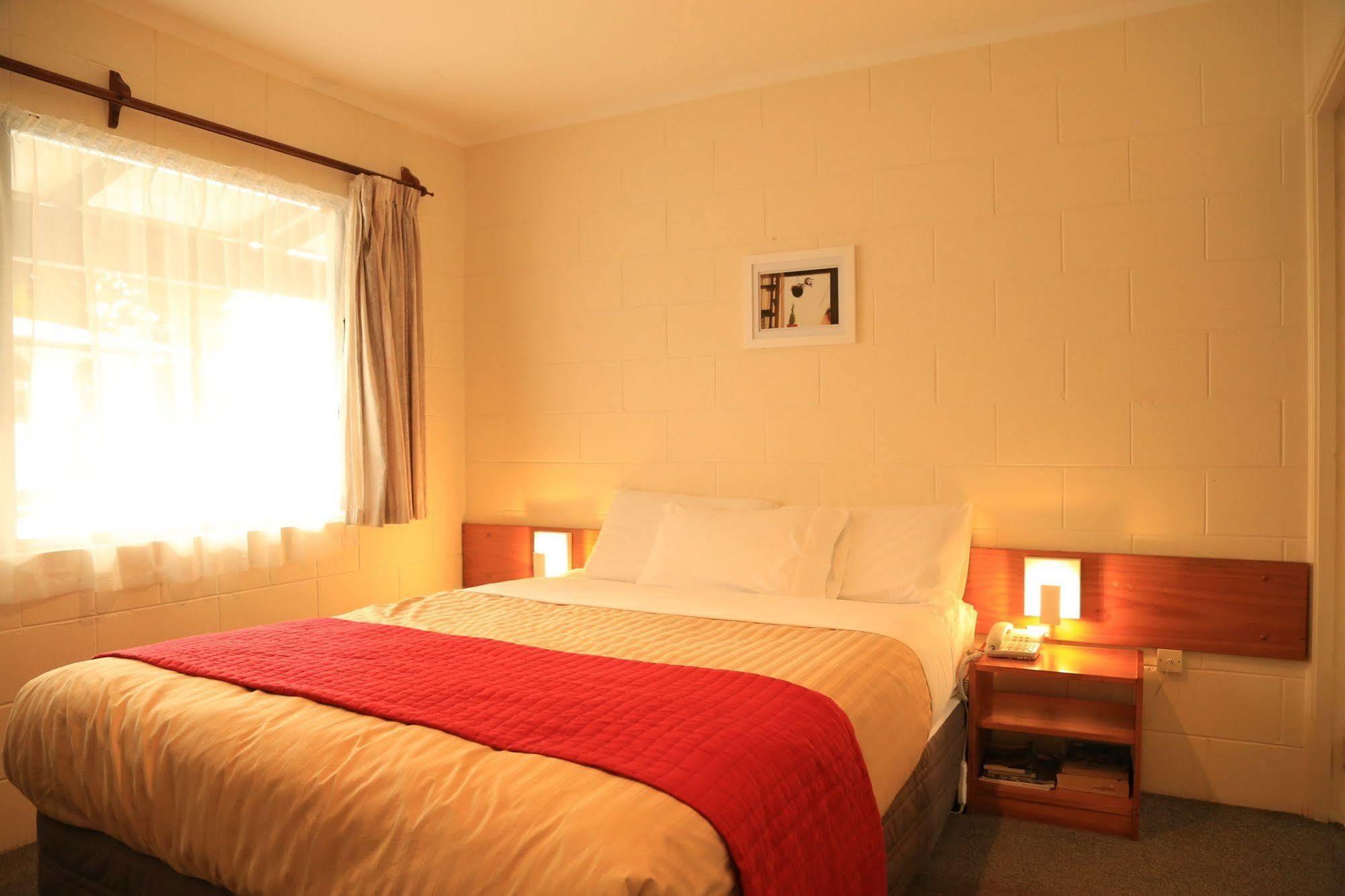 Papakura Motor Lodge & Motel Экстерьер фото