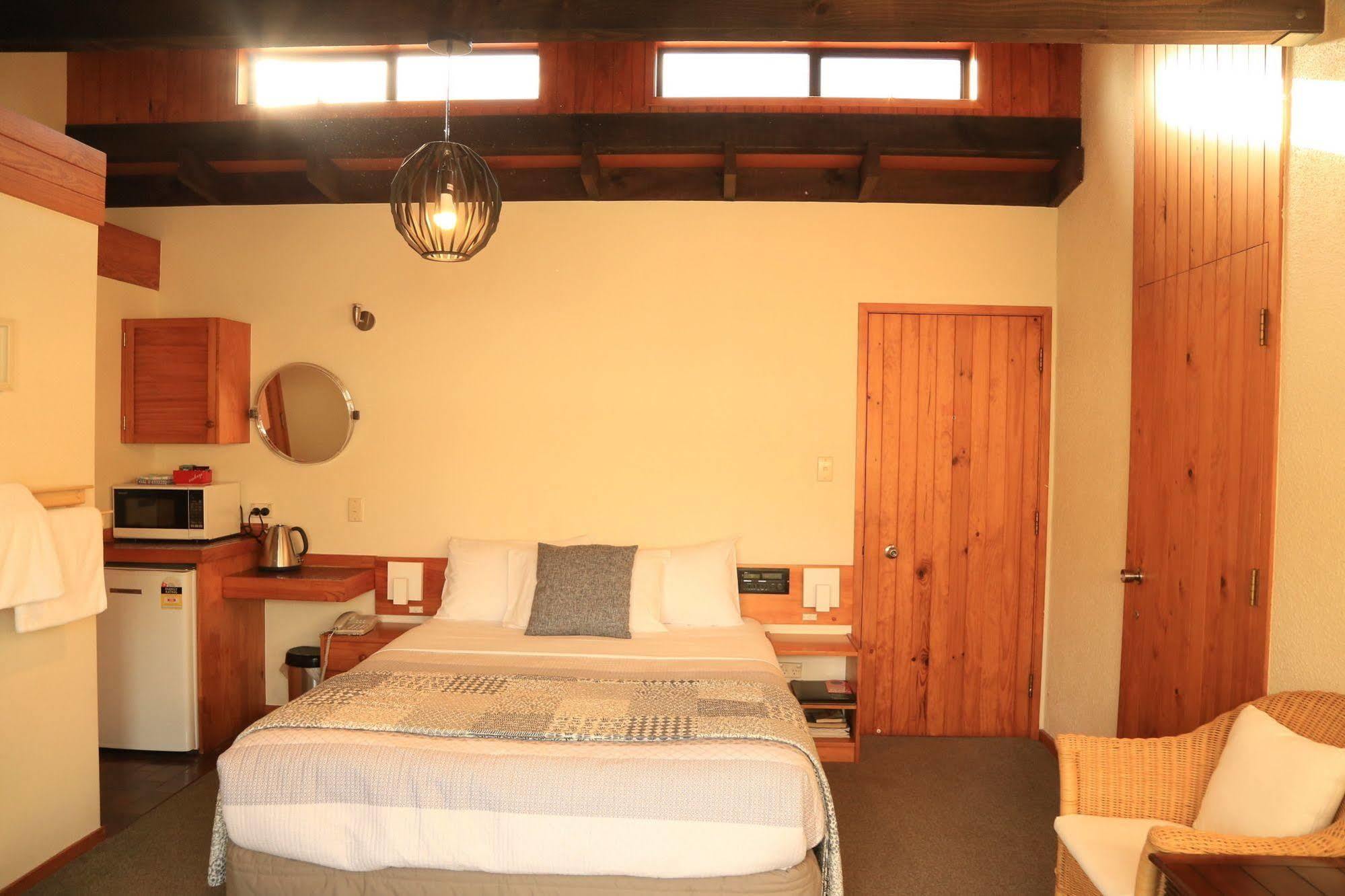 Papakura Motor Lodge & Motel Экстерьер фото